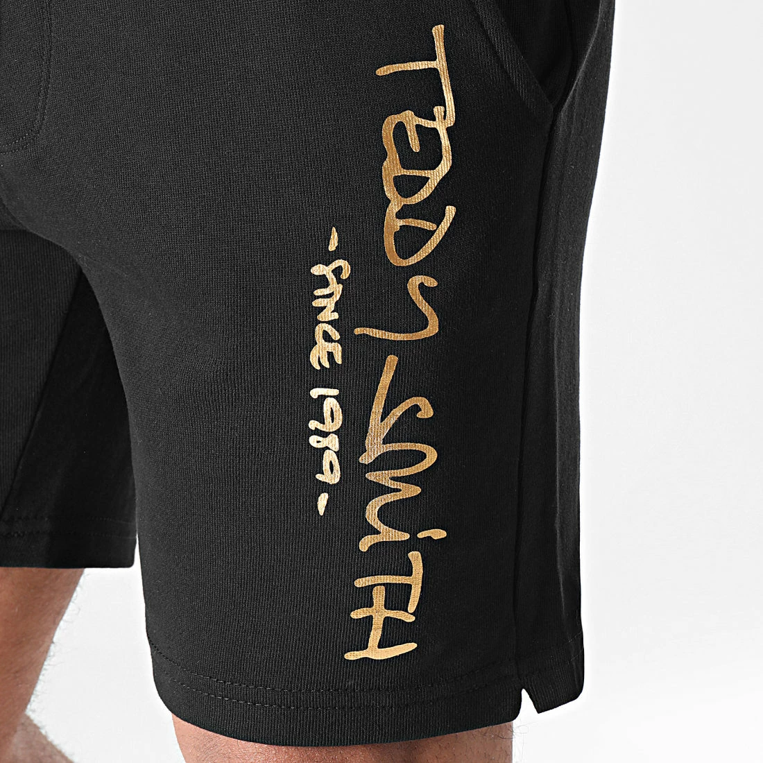 Le moins cher 🔥 Short Jogging Mickael Noir Doré de Teddy Smith 😀 4 Le moins cher 🔥 Short Jogging Mickael Noir Doré de Teddy Smith 😀 – Image 2