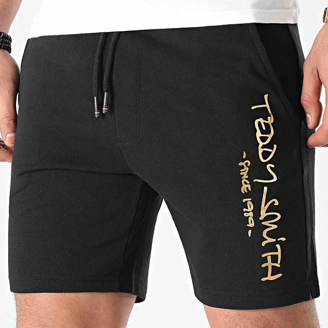 Le moins cher 🔥 Short Jogging Mickael Noir Doré de Teddy Smith 😀 5 Le moins cher 🔥 Short Jogging Mickael Noir Doré de Teddy Smith 😀 – Image 3