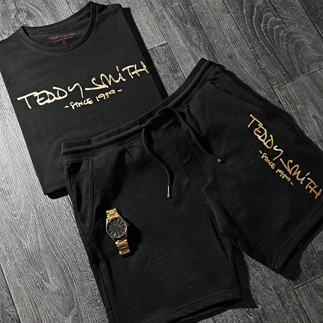 Le moins cher 🔥 Short Jogging Mickael Noir Doré de Teddy Smith 😀 7 Le moins cher 🔥 Short Jogging Mickael Noir Doré de Teddy Smith 😀 – Image 5