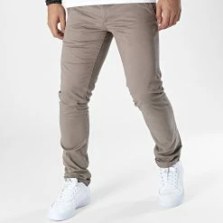 Teddy Smith Soldes 2023 4 Coupon ⌛ Pantalon Chino 10115957D Taupe de Teddy Smith 🤩